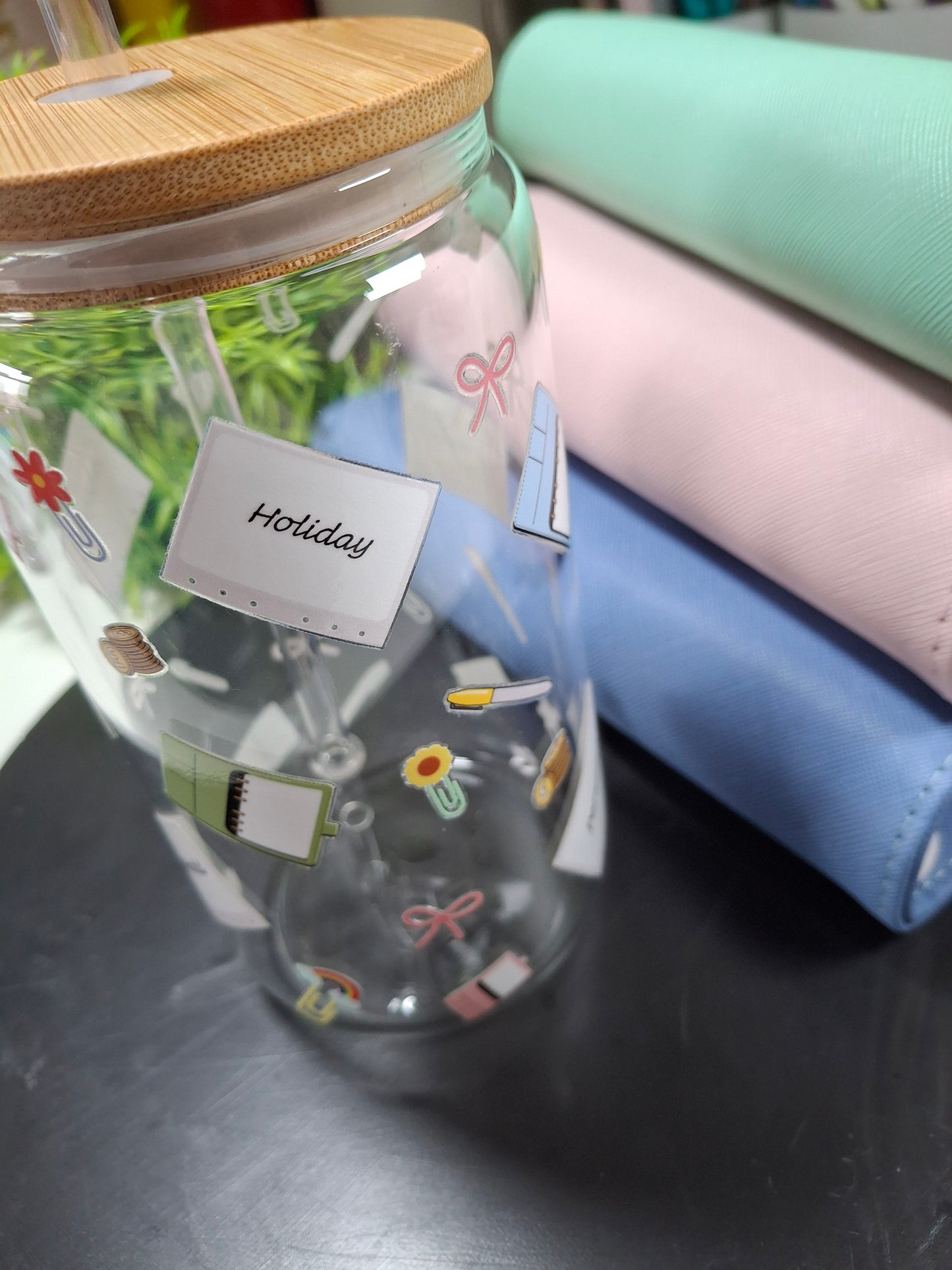 Cash stuffing print drinking glass