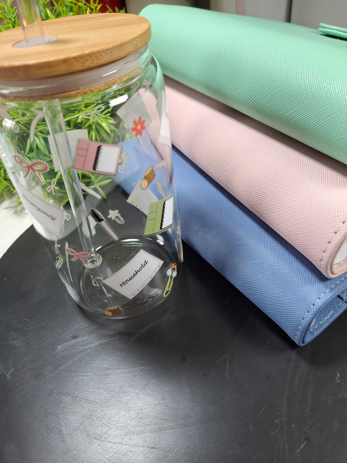 Cash stuffing print drinking glass