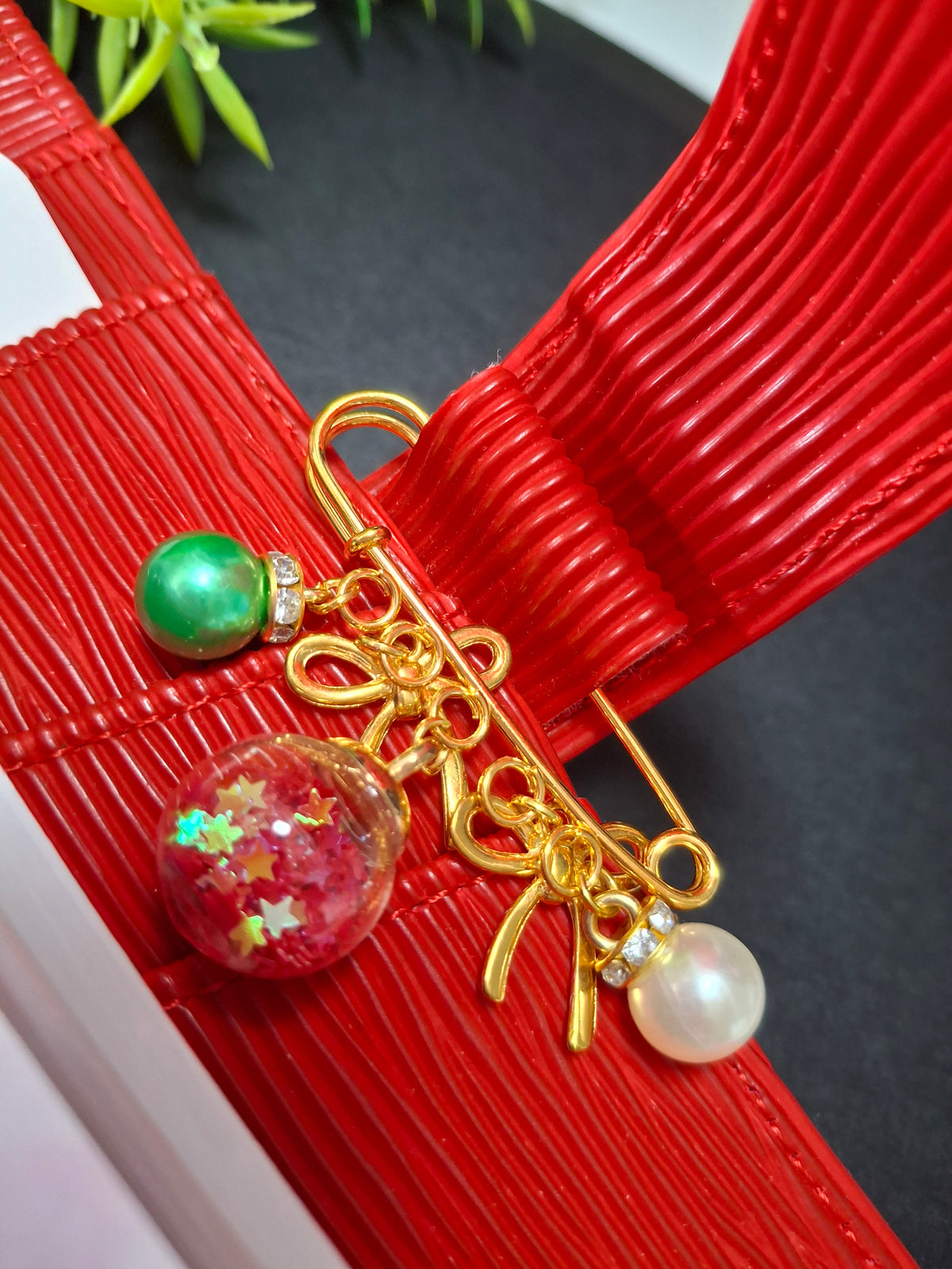 Baubles & bows safety pin binder decor